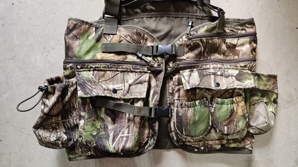 Hunters Specialties Strut L/XL Turkey Vest, Realtree - Image 2 of 4