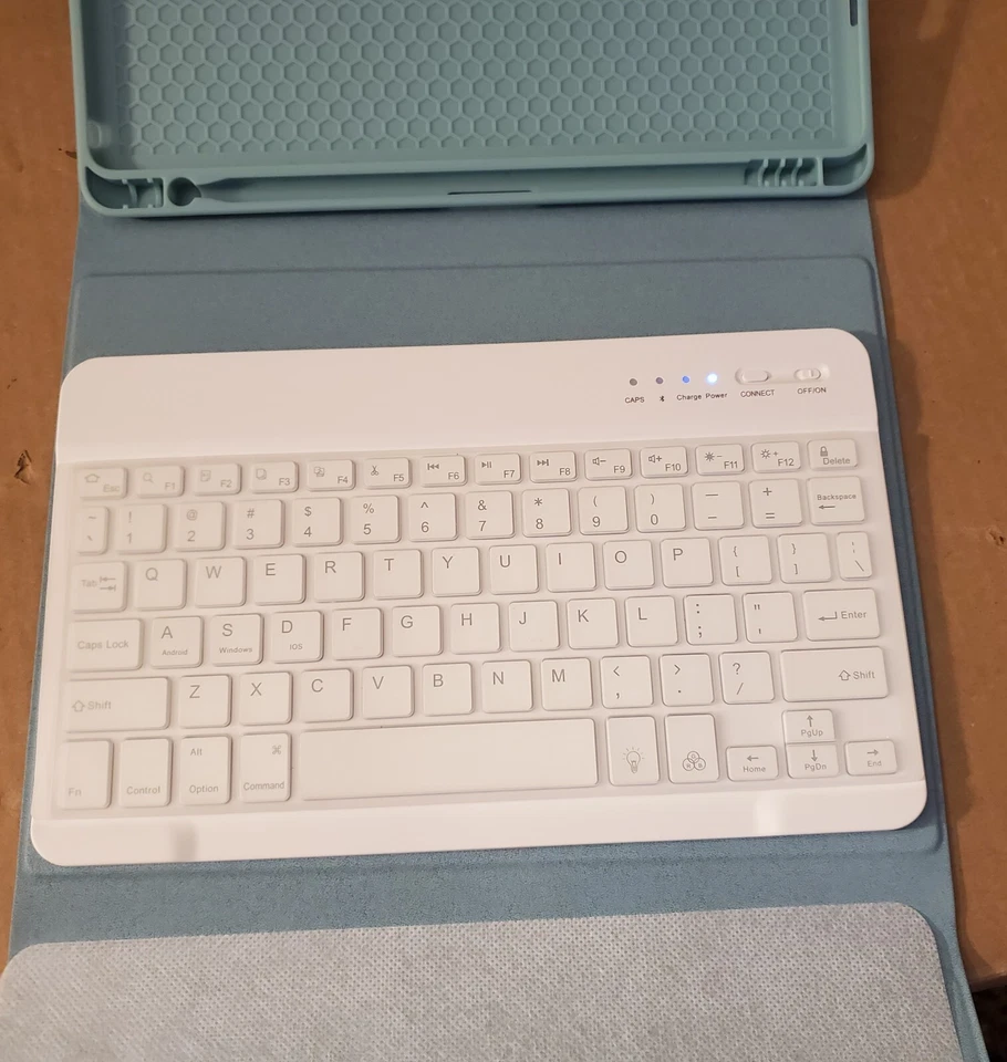 Wireless Tablet Keyboard Case - Image 3 of 4