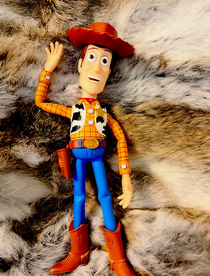 Mattel Pixar Spotlight Series Woody Figure, Disney Pixar Toy Story Collectible, 9.2-in Tall with 2 Hand Poses, 2 Expressions, Articulation