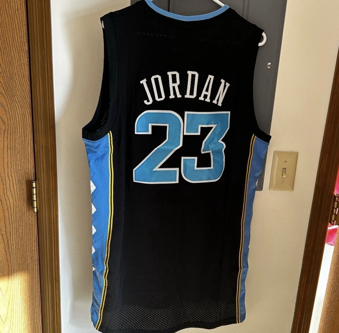 Preços baixos em North Carolina Tar Heels Preto NCAA Jerseys | eBay