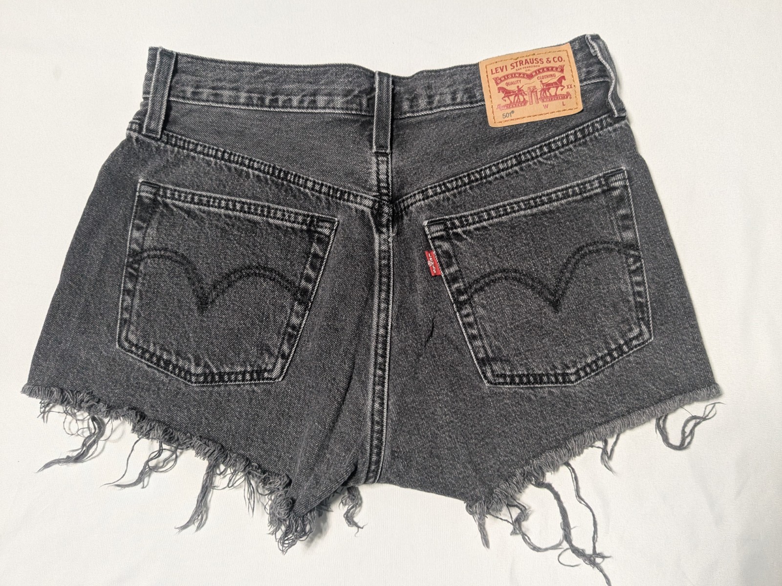 LEVIS 501 Cut-Off Button-Fly Charcoal Stretch Denim Jean Shorts - Women 26 thumbnail 12