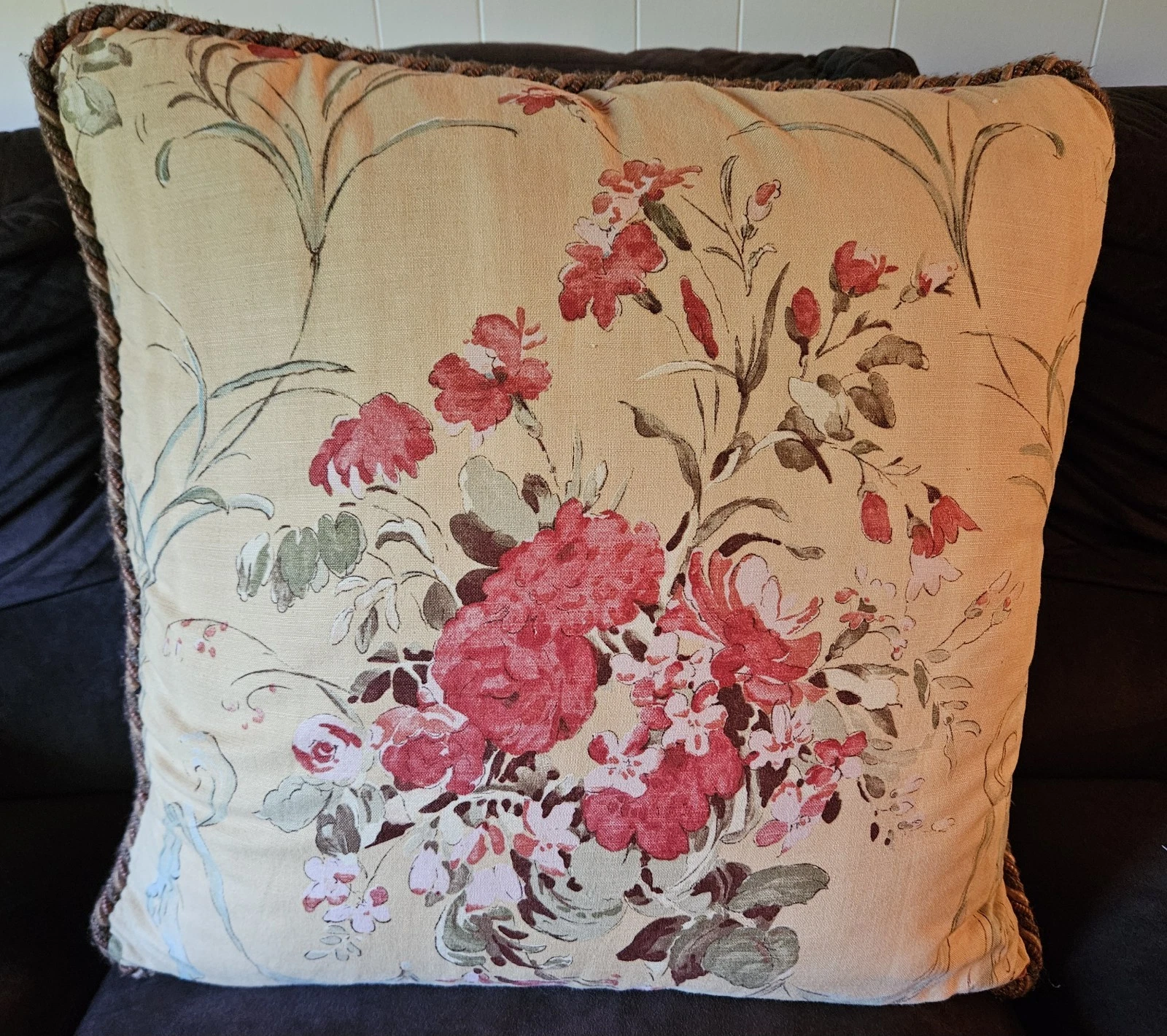 Vtg Custom Made Floral Pattern & Cording Linen? 22x22 Throw Pillow & Down Insert
Opens in a new wind