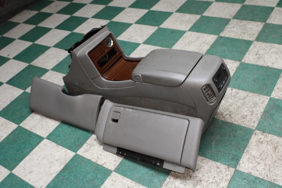 03-06 Escalade EXT *WORN* Grey Woodgrain Center Console Knee Bolster Glovebox OE Foto 2 de 4