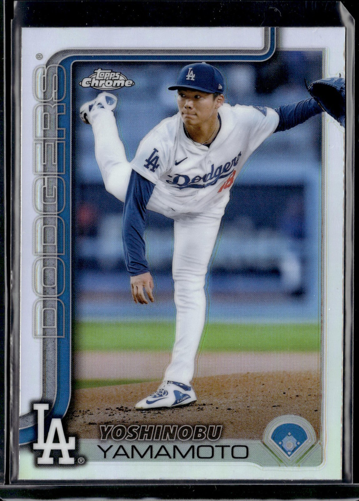 2025 Topps Chrome #179 Yoshinobu Yamamoto Refractors