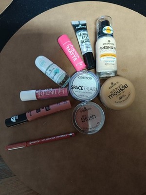 Essence Beauty Set Beautybox Restposten Mousse Space Glam Eye Gloss usw.