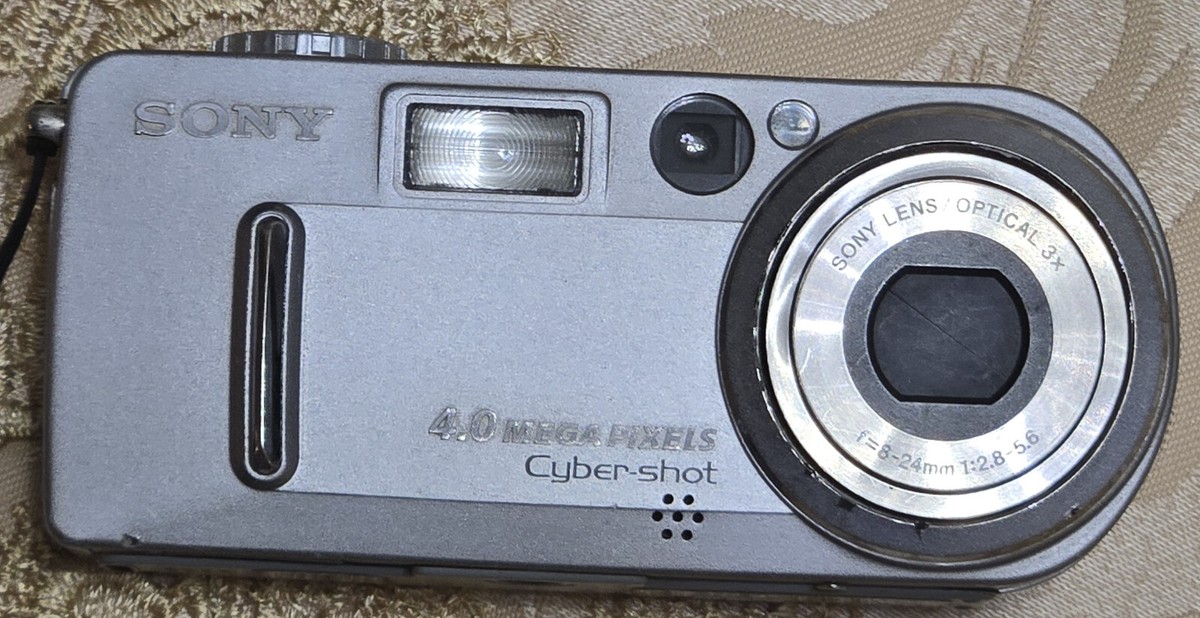 Sony Cyber-shot DSC-P9 4.0MP Digital Camera - Silver for Sony Cyber-shot DSC-P9 4.0MP Digital Camera - Silver for