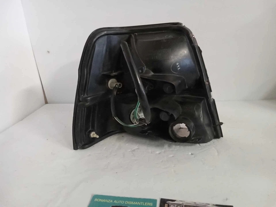 Conjunto de luces traseras TOYOTA TERCEL RH (pasajero) 95-97 OEM USADO Foto 4 de 4