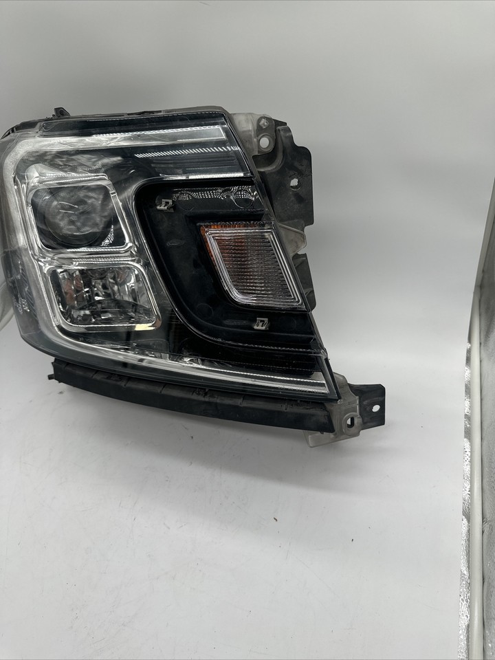20182021 Ford Expedition Right Passenger Headlight Halogen OEM