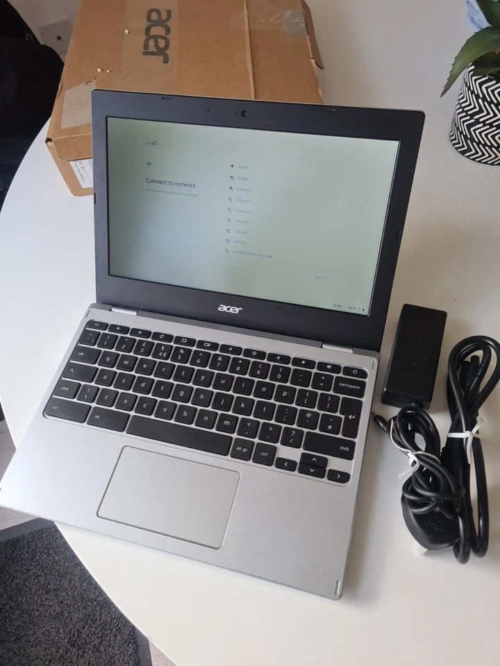 Acer Chromebook 311 CB311-11H-K7DA 11.6 " Schermo 4GB RAM 32GB Emmc Mtk MT8183 - Immagine 3 di 4