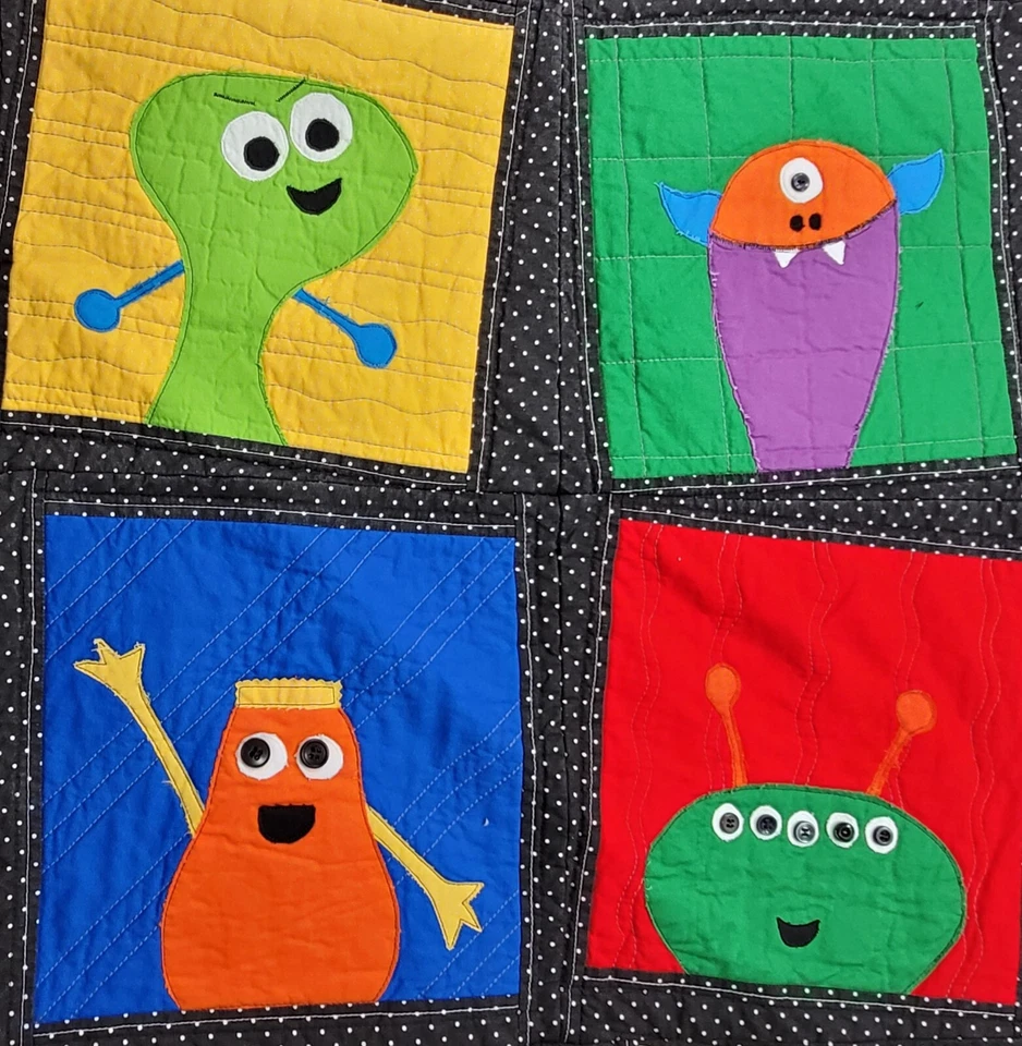 Edredón para bebé Little Monsters hecho a mano Foto 2 de 4