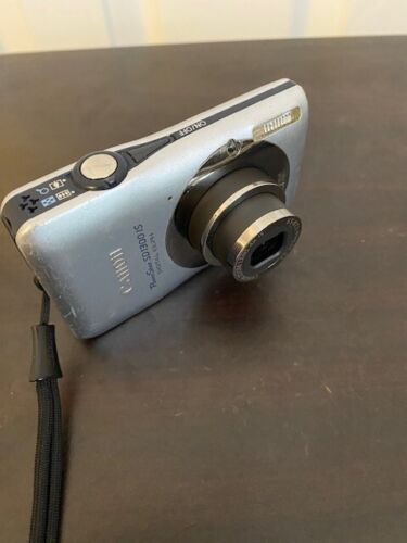 Canon PowerShot Digital ELPH SD1300 IS Digital Camera Bundle - Picture 11 of 15