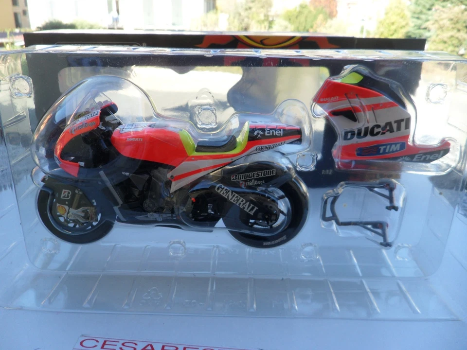 1/12 MINICHAMPS DUCATI DESMOSEDICI GP 11 UNVEILING ROSSI LIMITED - Immagine 2 di 4