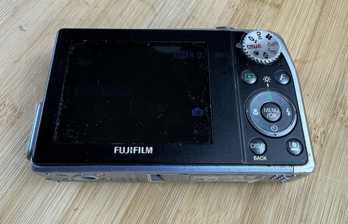 Fujifilm Finepix F40FD Digital Camera 8.3MP Blue Point & Shoot For