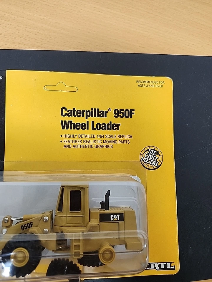 1994 ERTL CAT Caterpillar 950F Wheel Loader 1:64 Read Description - Image 3 of 4