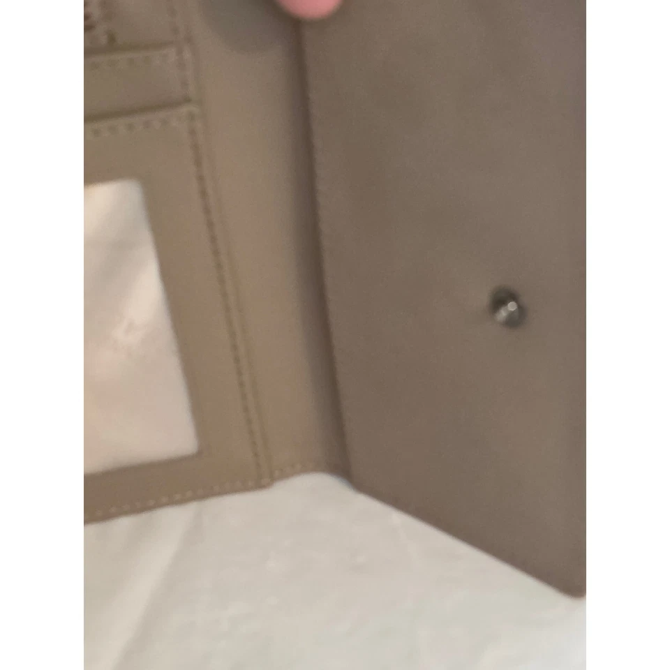 Carteira Kenneth Cole Reaction com zíper triplo acento marrom pequena - Imagem 3 de 4