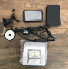 Garmin nüvi 205W Automotive Mountable Vehicle GPS Navigation Bundle