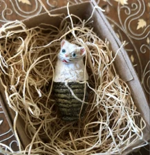 New 3D Dresden Paper Ornament Persian Cat in Basket Christmas Tree Decoration