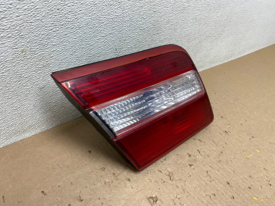 Luz trasera interior lateral izquierda Infiniti Q45 1997-1998 OEM E8863 KC Foto 3 de 4