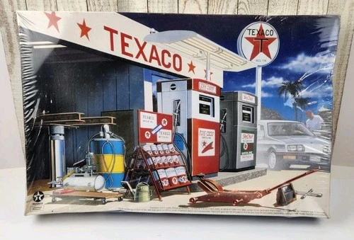 MRC BC100 Texaco Service Station From the 60's Model Kit  1:24 Scale NEW SEALED - Picture 1 of 10