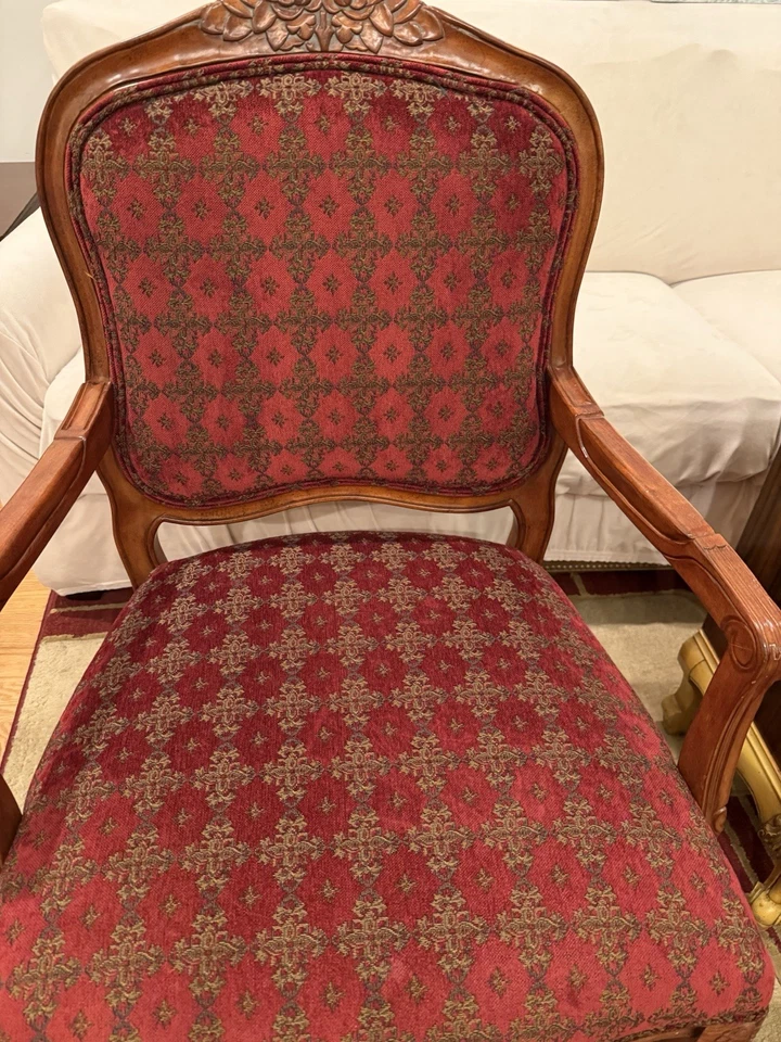 French Louis XV style carved wood fauteuil armchair with red damask upholstery - Image 2 of 4