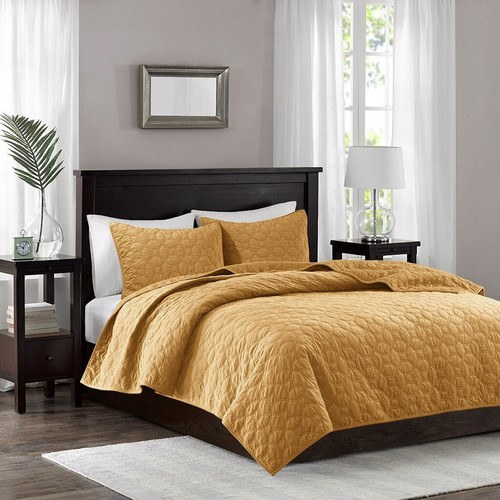 Gracie Mills Gayle 3-Piece Casual Geometric Velvet Quilt Set - Picture 45 of 49