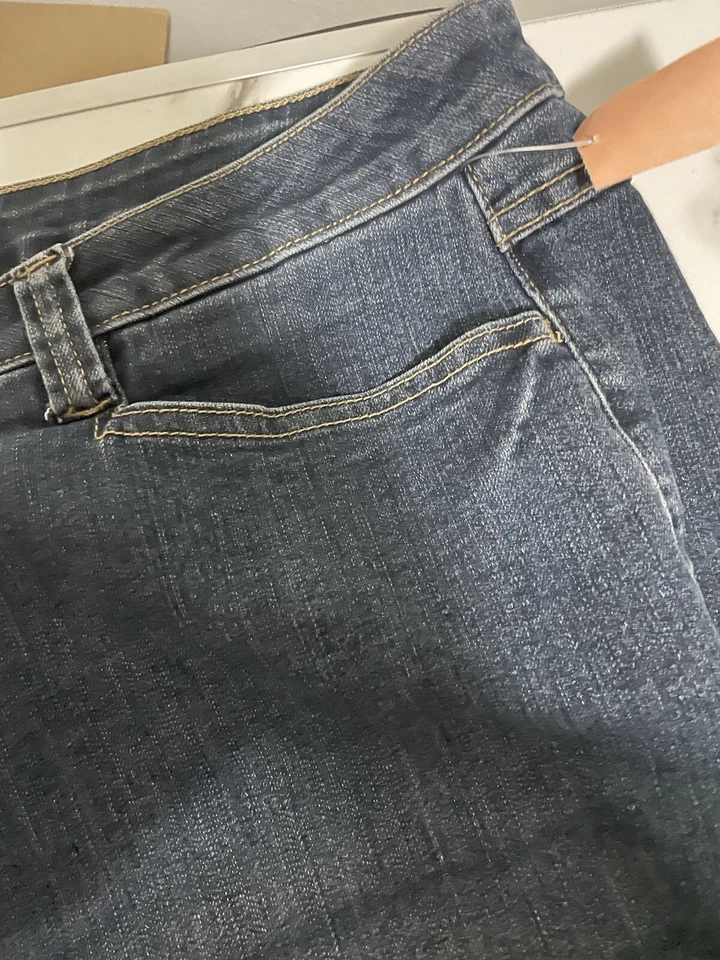 Pantalones Cortos de Jean Moda Bug Talla 28 Estilo 5 Bolsillos Foto 3 de 4