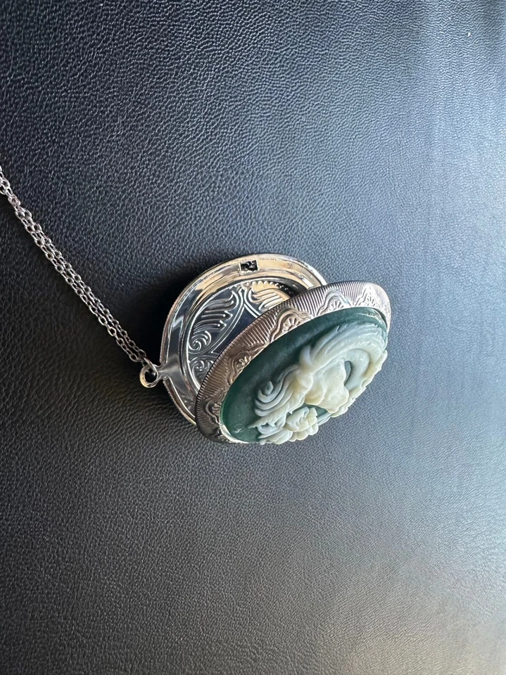 Medallón de caballo camafeo verde colgante ovalado plateado foto medallón collar 24"" Foto 4 de 4