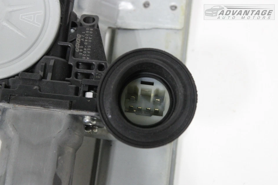 2020-2022 NISSAN VERSA FRONT LEFT SIDE DOOR WINDOW REGULATOR W/ MOTOR OEM - Image 4 of 4