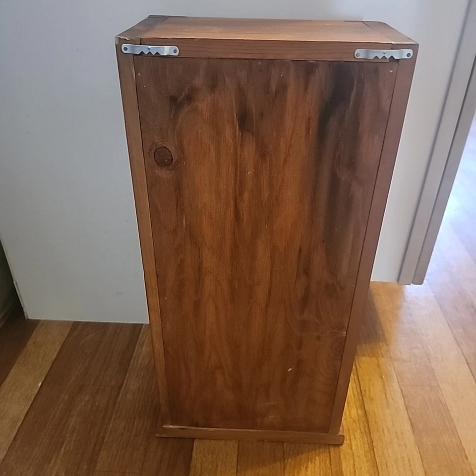 Armario vintage pintado a mano arte popular perforado casa de campo de hojalata hecho en EE. UU. Foto 4 de 4