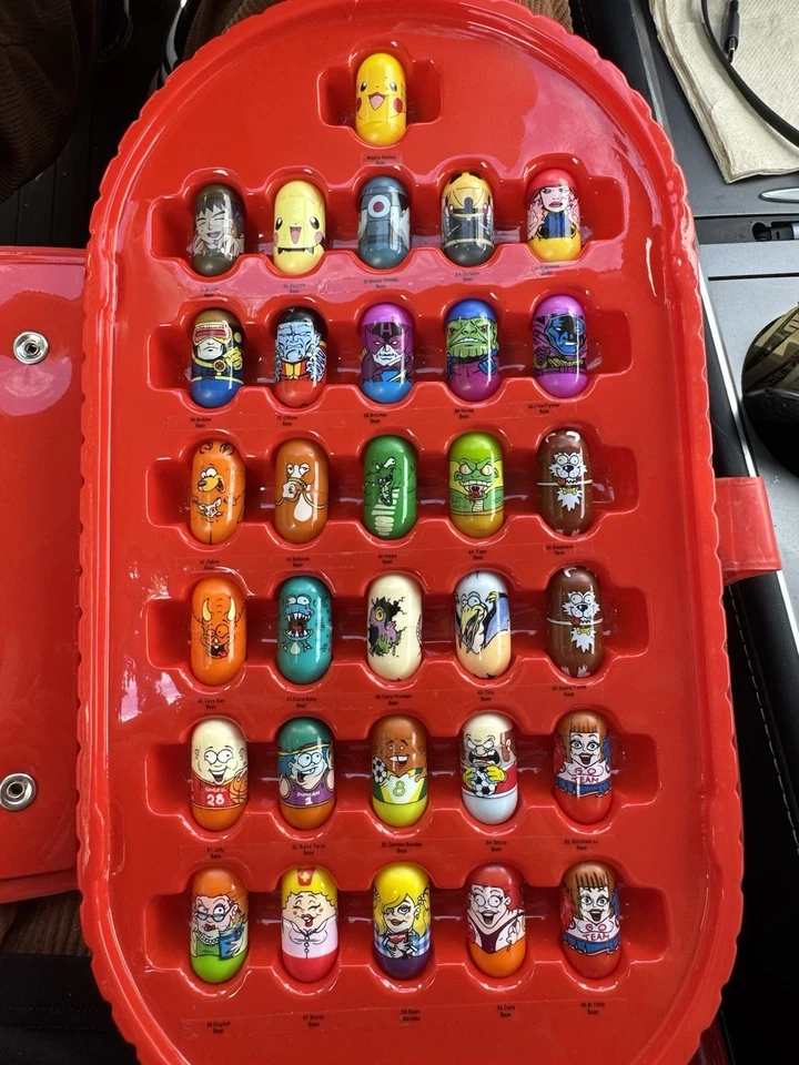 Mighty Beanz Lote de 50 Con Estuche Rojo Coleccionista Mixto Pokemon Marvel + Extras Foto 2 de 4