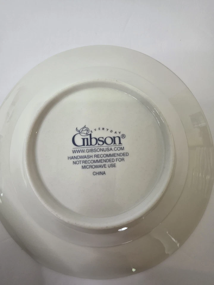 Juego de vajilla Gibson Everyday de 20 piezas blanco con adornos dorados platos tazas China Foto 3 de 4