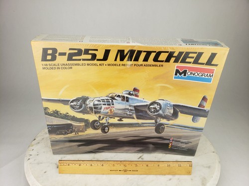 Monogram B-25J Mitchell 1/48 Molded in Color Model Airplane Kit Sealed WWII 5502 - Picture 2 of 11