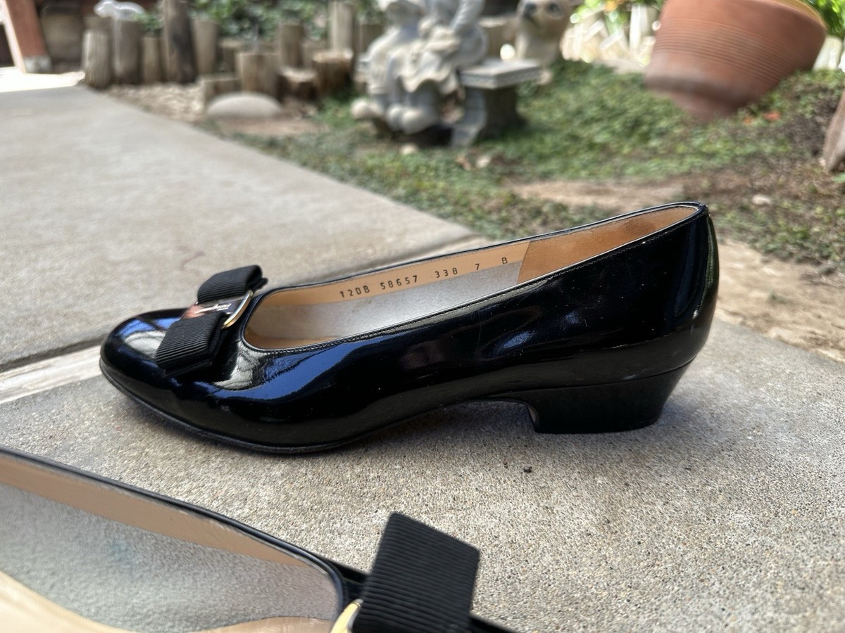 Salvatore Ferragamo Vara 黒 7 1/2 Vara pump - Women | Ferragamo