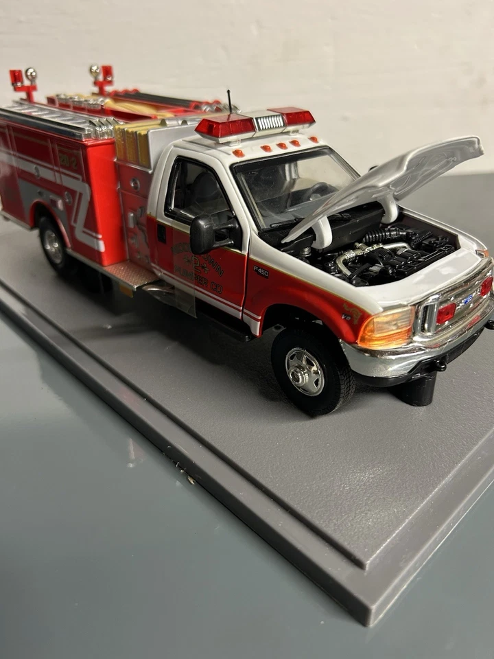 FORD F-SERIES KME MIDDLETOWN PUMPER 1999 Matchbox Collectibles 2 sellado nuevo Foto 3 de 4