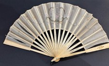 Vtg Hand Painted Daisies Sequins Celluloid Hand Fan