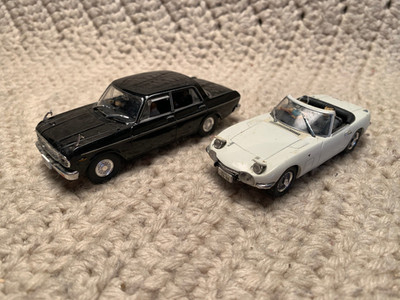 Lot Of 2 Eaglemoss 1/43 JB 007 You Only Live Twice Toyota #7 2000GT & # 56 Crown