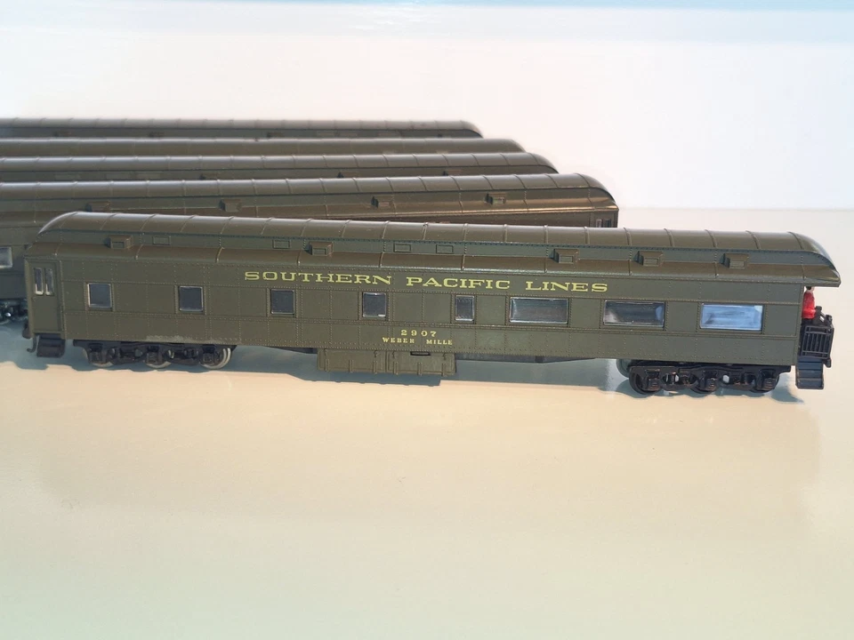 Athearn Southern Pacific Passenger & Observation x 5. HO. Excell cond. 2 rail DC - Image 4 of 4