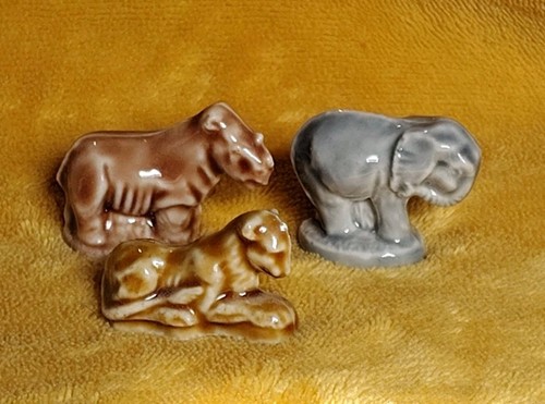 Red Rose Tea Wade Whimsies Lioness Elephant Rhinoceros Wade England Vintage - Picture 1 of 7