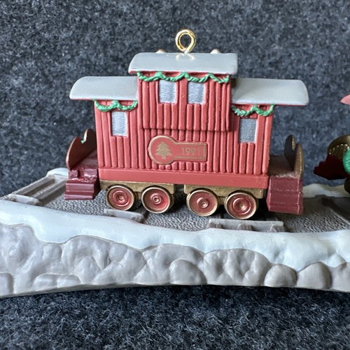 Vtg. Hallmark Keepsake 1991 Ornament Train Trestle Display & 3 Train Ornaments - Picture 10 of 23