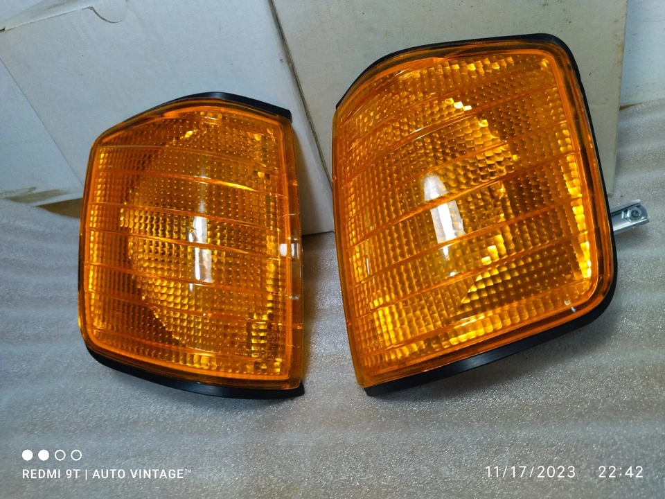 Par de luzes de seta Mercedes-Benz W201 190E NOS direita e esquerda fabricadas na Itália - Imagem 3 de 4