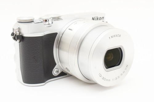 Nikon 1 J5 20.8MP Digital Camera w/ 10-30mm Zoom Lens w/battery 2366651 - Picture 4 of 12