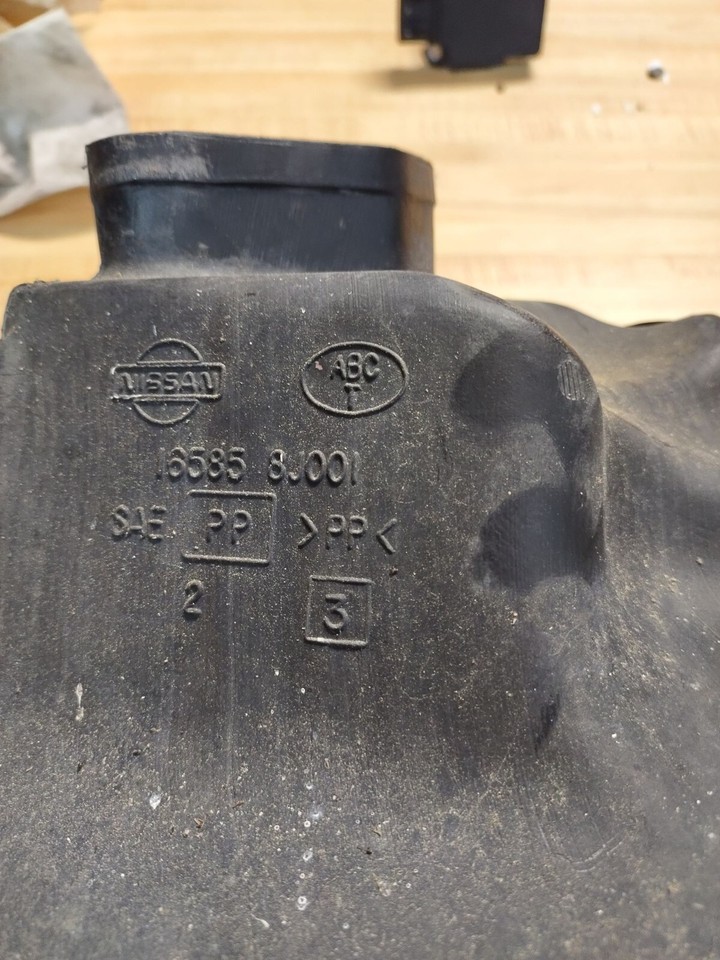 🐼 02-10 Nissan Maxima Air Tube Resonator Chamber Box P/N: 16585-8J001