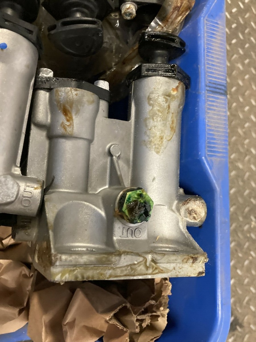 Genuine Fleetguard FS20022 Diesel Fuel Filter Separator Cummins