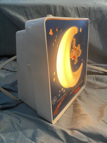 Radio AM/FM Modelo GE Nitey Lite No. Radio 7-4111A Probada ¡¡Funciona!! Luces - Imagen 2 de 8