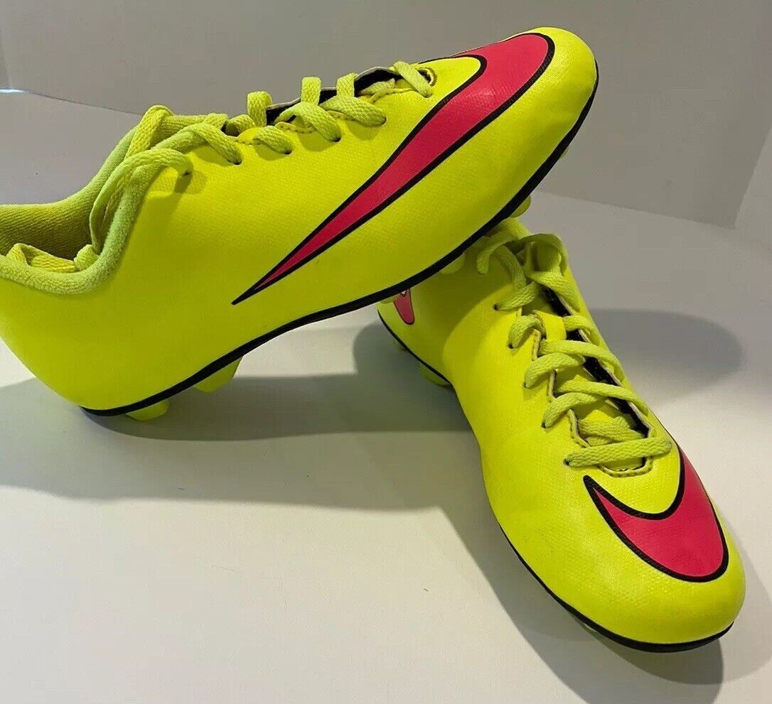 NIKE MERCURIAL SOCCER CLEATS 5.5YOUTH NEON YELLOW WITH PINK NIKE MERCURIAL SOCCER CLEATS 5.5YOUTH NEON YELLOW WITH PINK