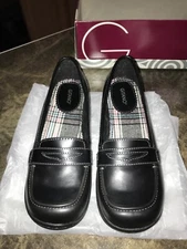 Gitano Women's Casual Slip On Shoe "Biscuit" Black Leather Size 8M - worn once