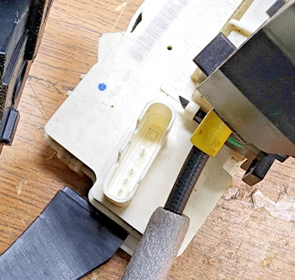 Pestillo puerta trasera izquierda mercedes r350 r320 r500 2006-2011 a2517300535 fabricante de equipos originales Foto 4 de 4