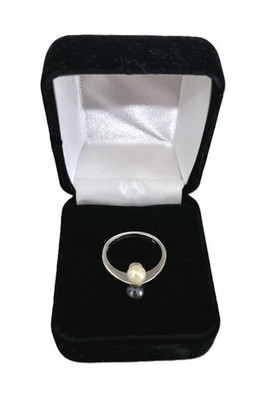 14k White Gold Ring White Akoya & Black Tahitian 5mm Saltwater Pearls Toi et Moi