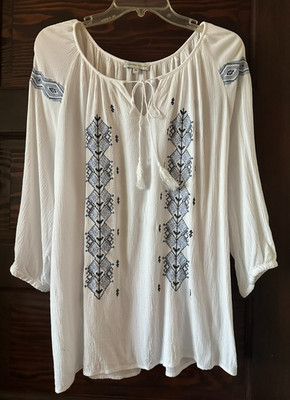 ADRIENNE VITTADINI Sz 2X White Top Shirt Blue Geometric Embroidery Festival Cool