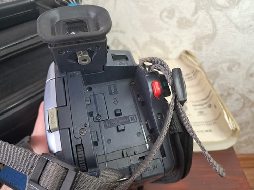 Sony PAL Handycam Camcorder - Digital8 - Video Transfer Camera DCR-TRV147E - Picture 21 of 24